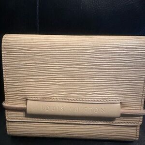 EPI- Yellow color LV wallet in excellent condition